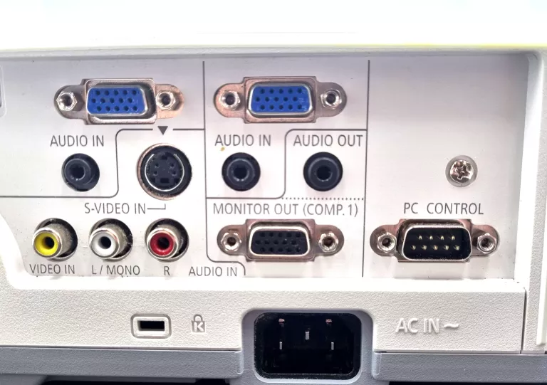 PROJEKTOR NEC M311W/ NP16LP/ ZASILACZ
