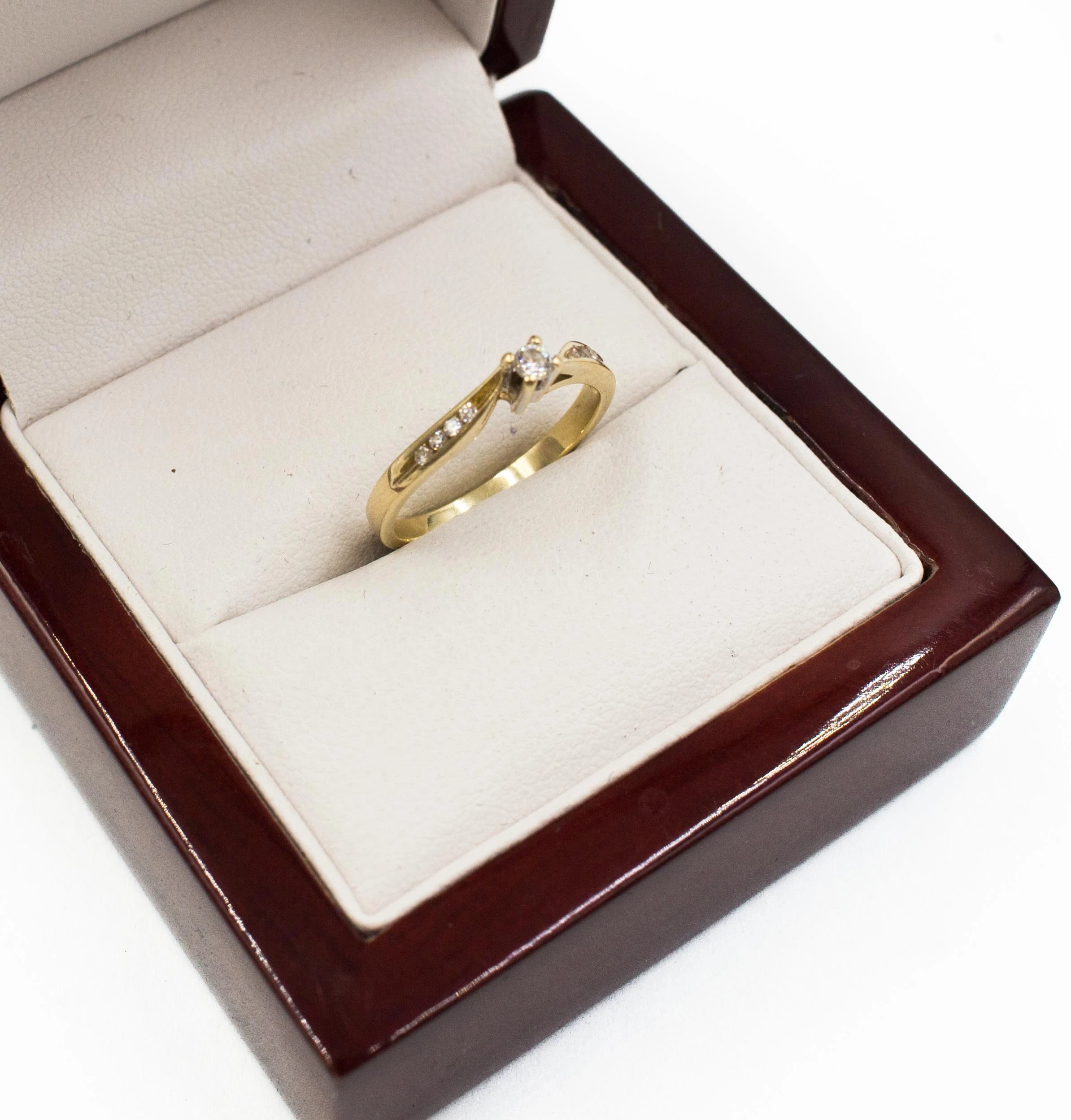 sliczny-zloty-pierscionek-z-kamieniami-r12-14k-2g-rodzaj-2205-2