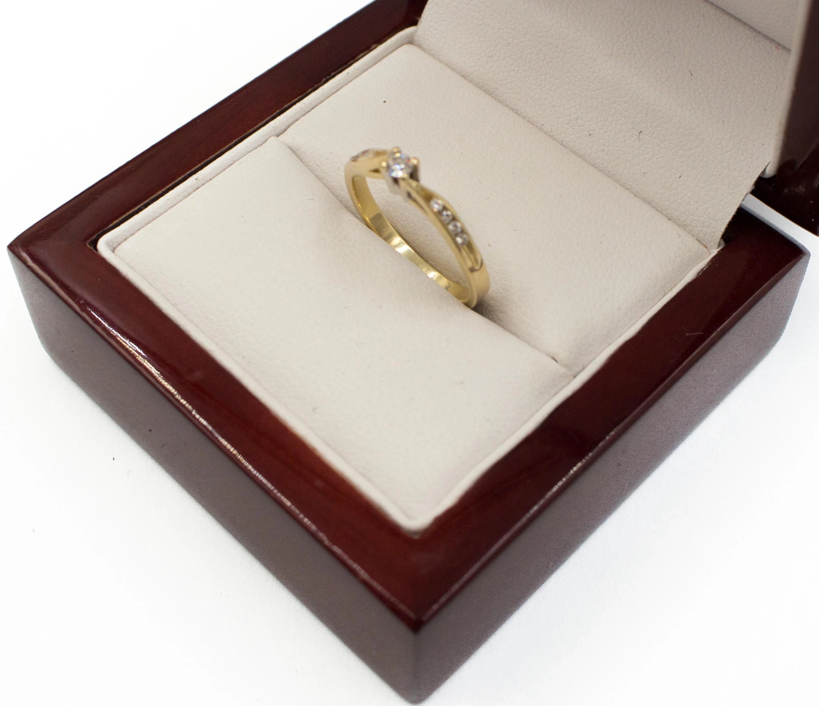 sliczny-zloty-pierscionek-z-kamieniami-r12-14k-2g-material-15835-2