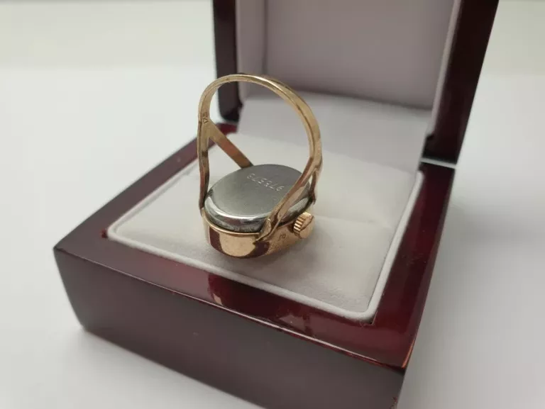 zegarek-w-pierscionku-czajka-pozlacany-kolor-tarczy-zloty