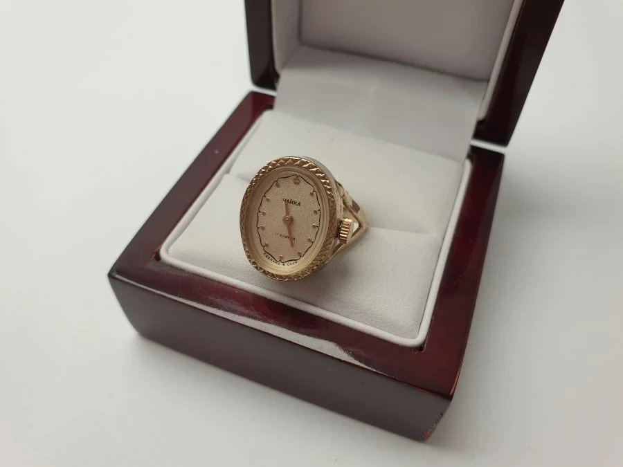 zegarek-w-pierscionku-czajka-pozlacany-plec-damski