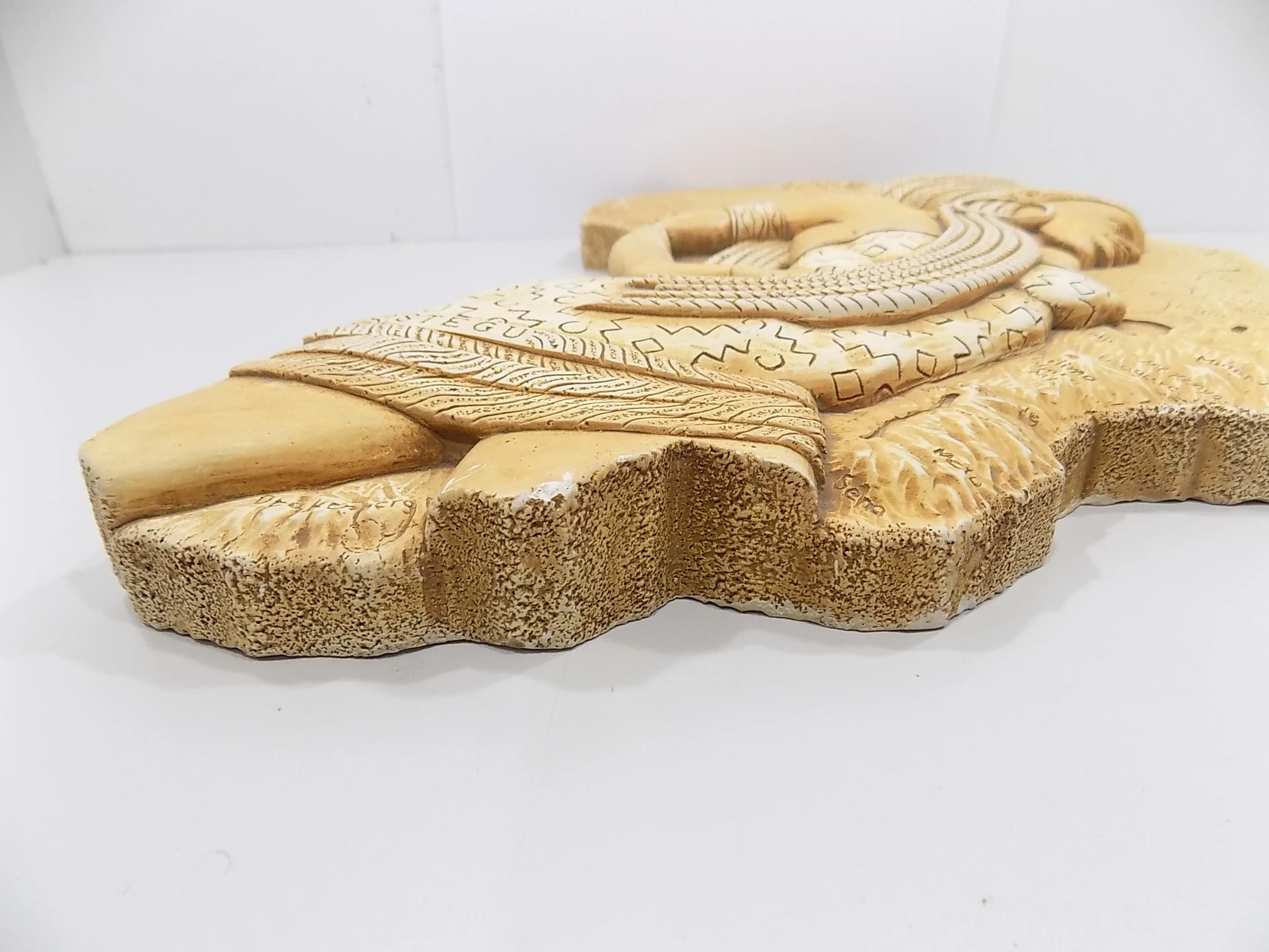 figurka-kleopatry-na-sciane-plaskorzezba-gipsowa-egipt-ozdoba-stan-uzywany