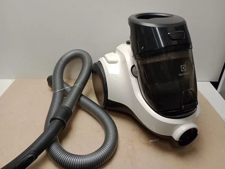 ODKURZACZ BEZWORKOWY ELECTROLUX EC41-2SW