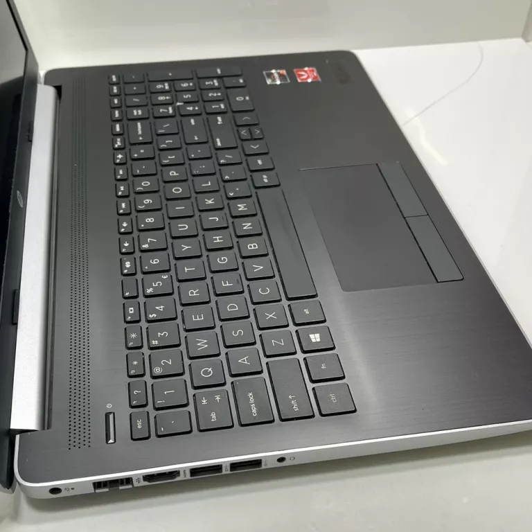 LAPTOP HP 15-DB1069NW 15,6" AMD RYZEN 7 16 GB / 512 GB