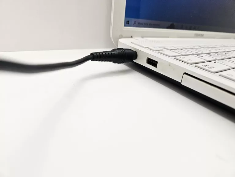 LAPTOP TOSHIBA SATELLITE C855-1U3