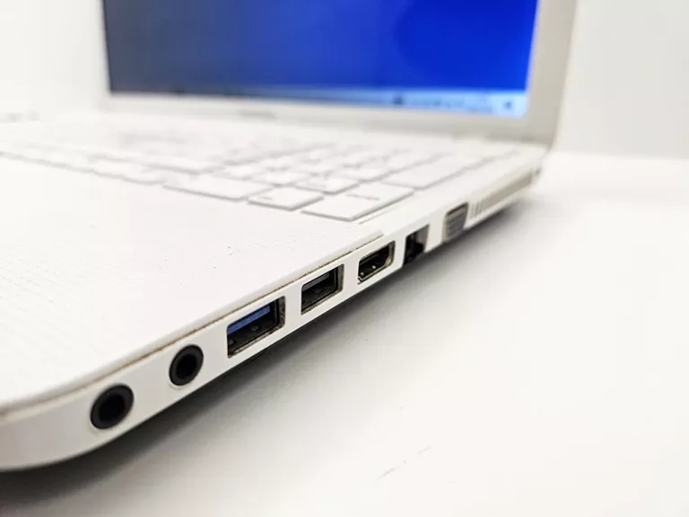 LAPTOP TOSHIBA SATELLITE C855-1U3