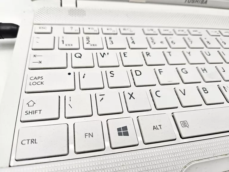 LAPTOP TOSHIBA SATELLITE C855-1U3