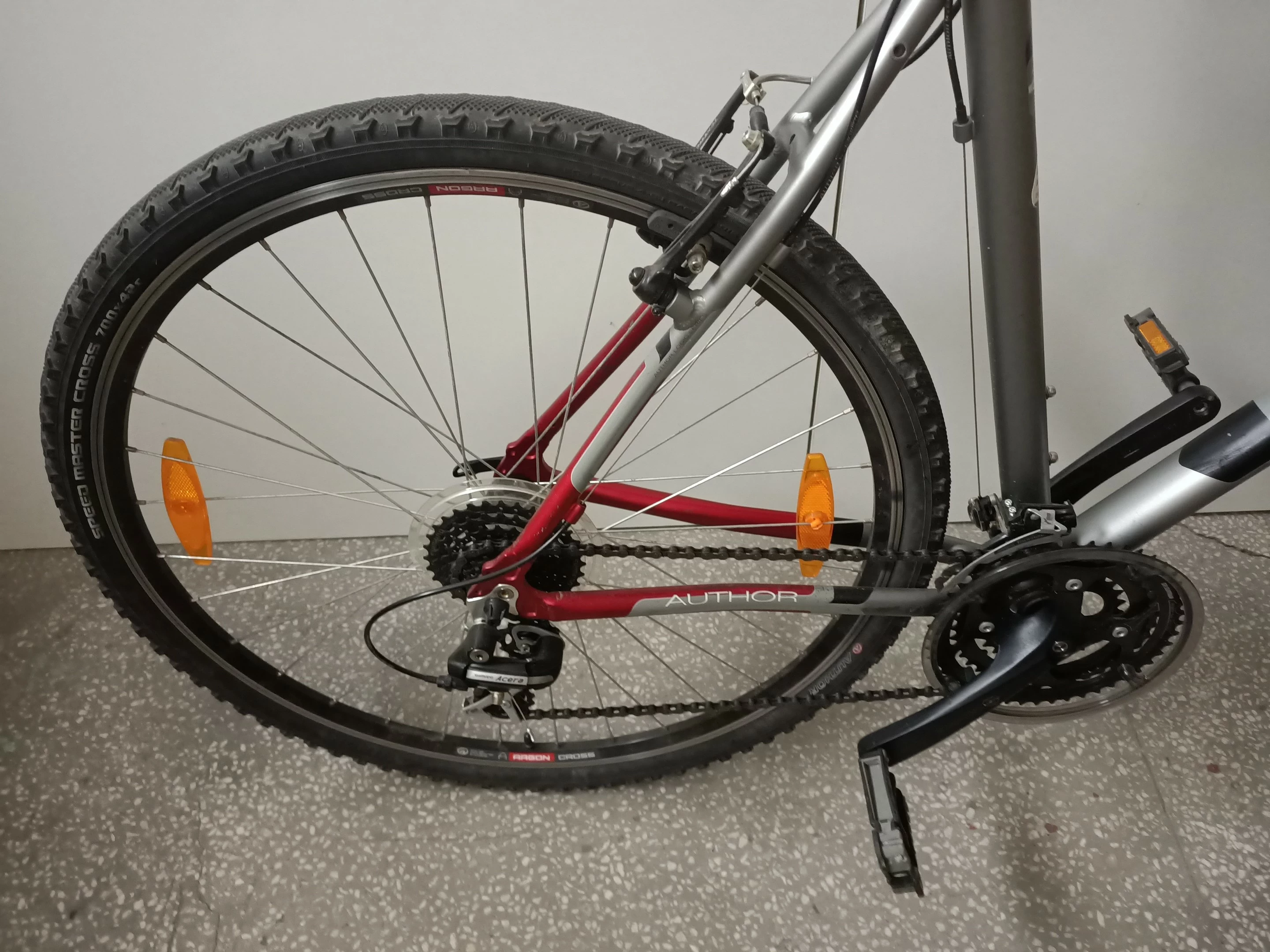 rower-crossowy-author-classic-2015-22-rama-28-kola-rozmiar-kola-28