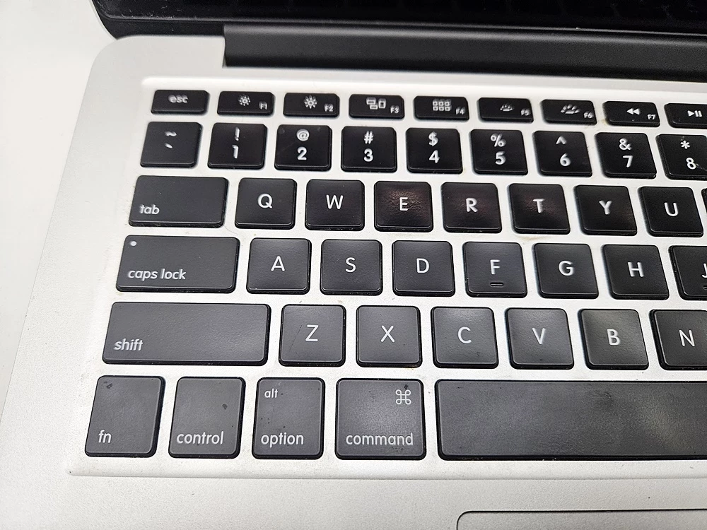 laptop-apple-macbook-pro-a1502-rozdzielczosc-px-2560-x-1600