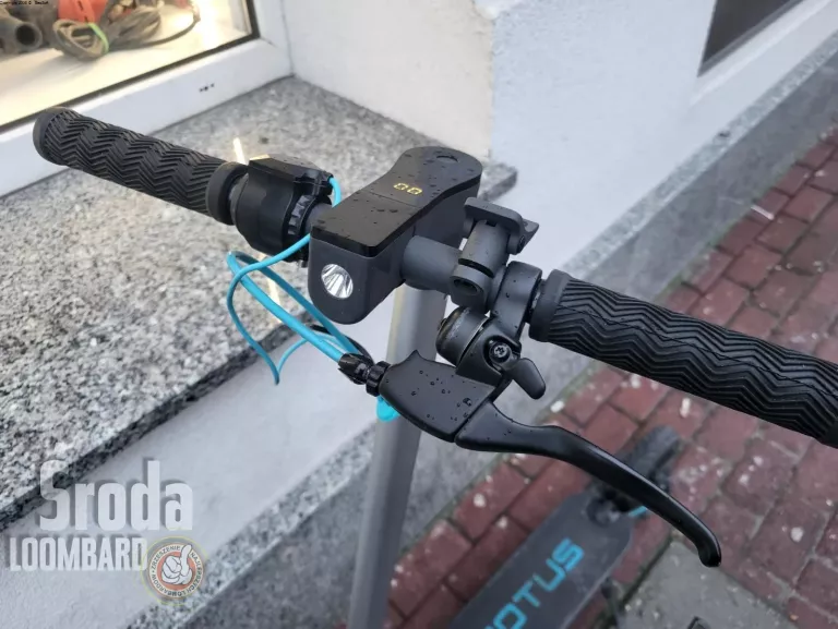 HULAJNOGA ELEKTRYCZNA MOTUS SCOOTY 8.5