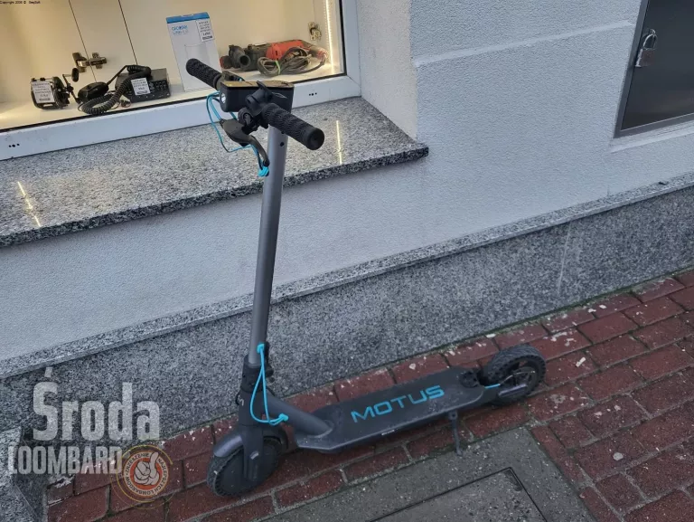 HULAJNOGA ELEKTRYCZNA MOTUS SCOOTY 8.5