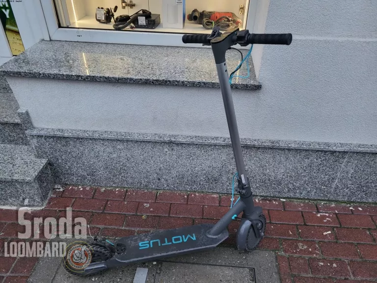 HULAJNOGA ELEKTRYCZNA MOTUS SCOOTY 8.5