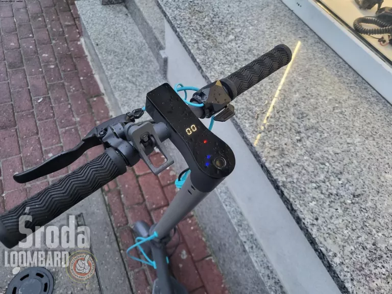 HULAJNOGA ELEKTRYCZNA MOTUS SCOOTY 8.5