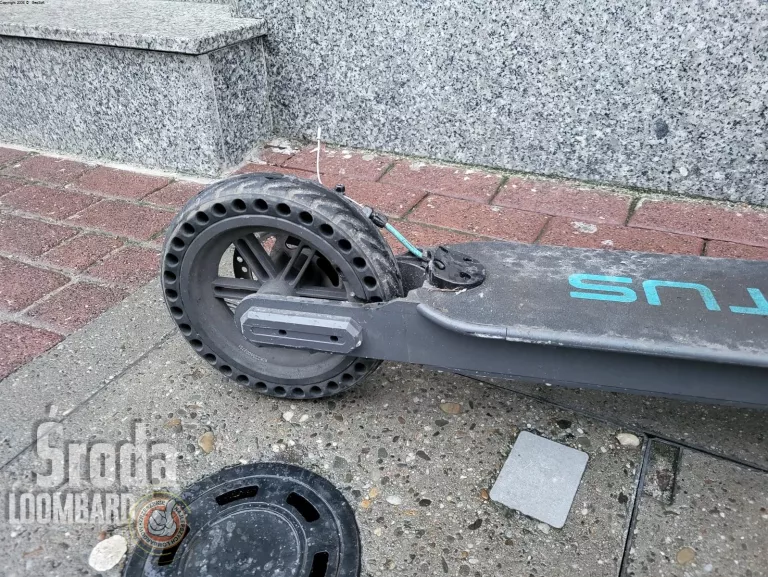 HULAJNOGA ELEKTRYCZNA MOTUS SCOOTY 8.5