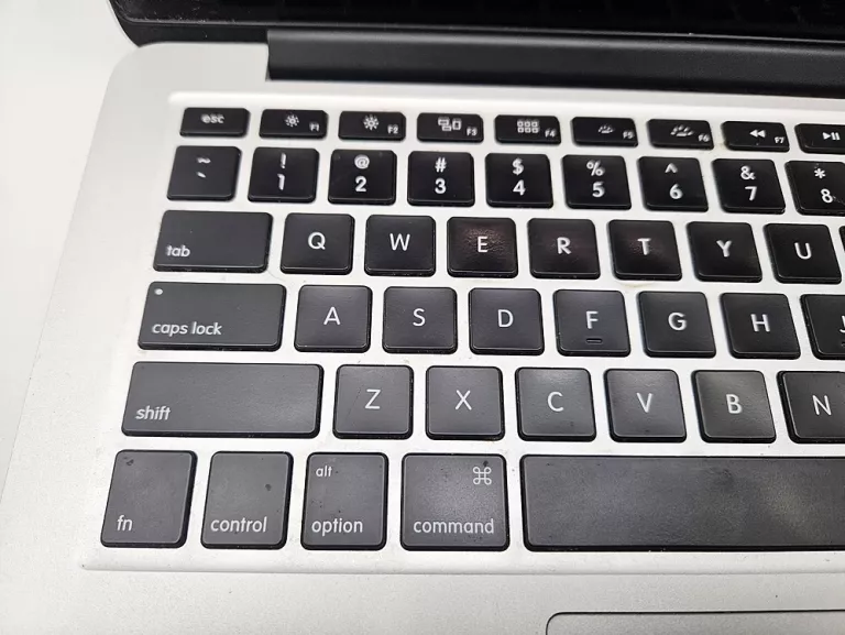 laptop-apple-macbook-pro-a1502-rozdzielczosc-px-2560-x-1600