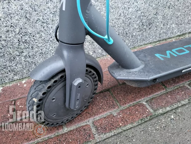 HULAJNOGA ELEKTRYCZNA MOTUS SCOOTY 8.5