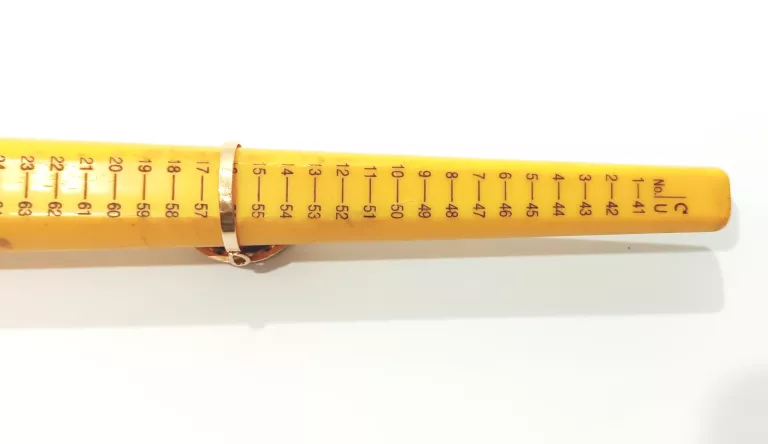 zloty-pierscionek-z-fioletowym-oczkiem-583-771g-marka-inna-marka