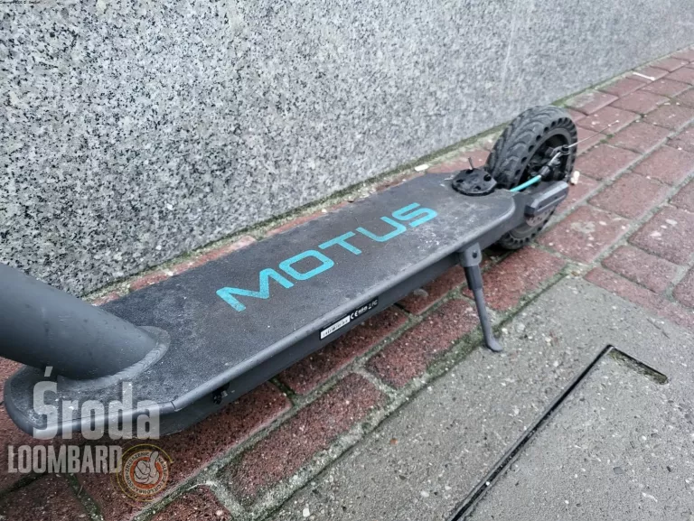 HULAJNOGA ELEKTRYCZNA MOTUS SCOOTY 8.5
