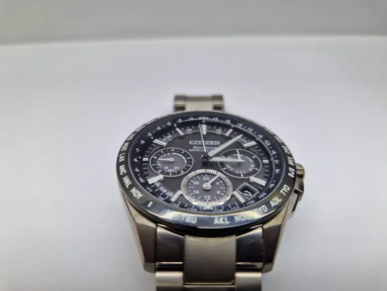 ZEGAREK MĘSKI CITIZEN ECO-DRIVE SATELLITE WAVE CC9015-54E