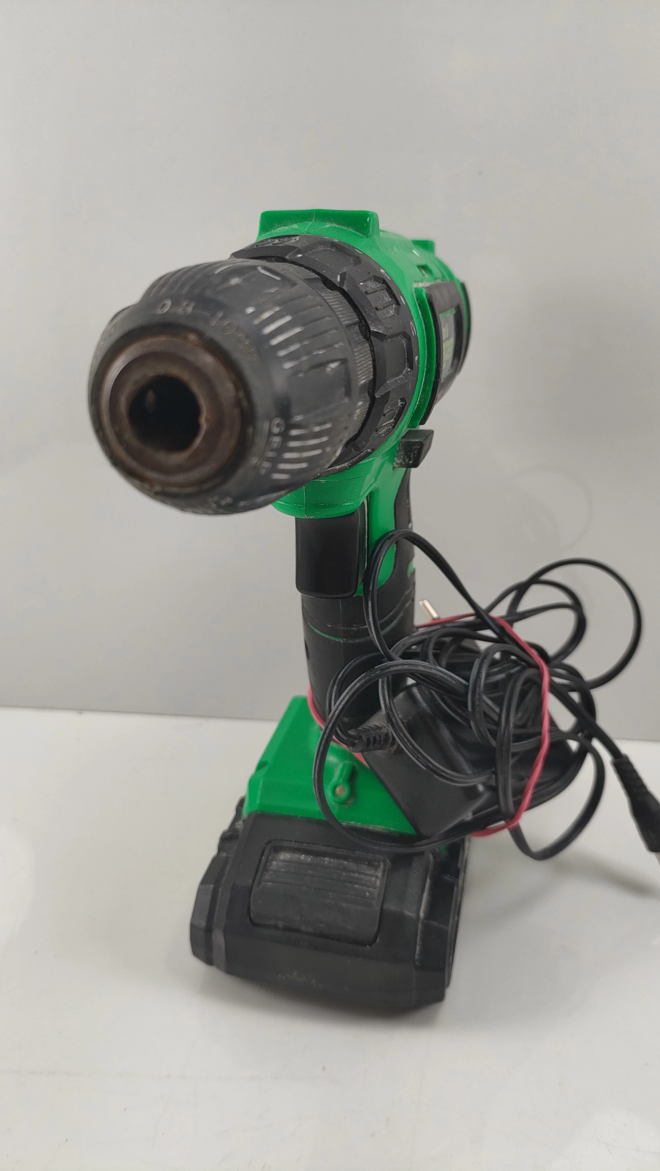 wiertarka-blank-hagen-18v-ladowarka-typ-uchwytu-samozaciskowy