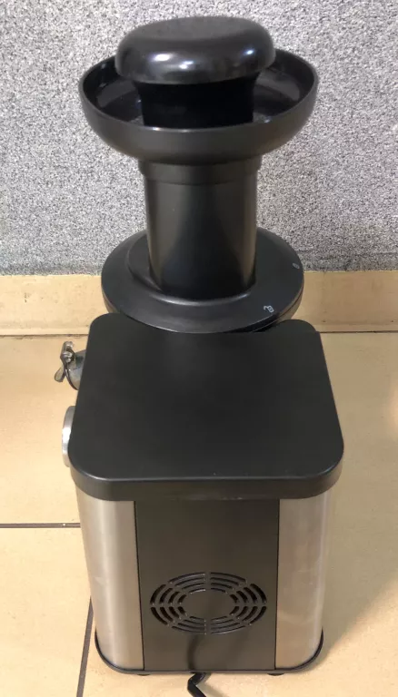 WYCISKARKA HOTPOINT SJ40EU