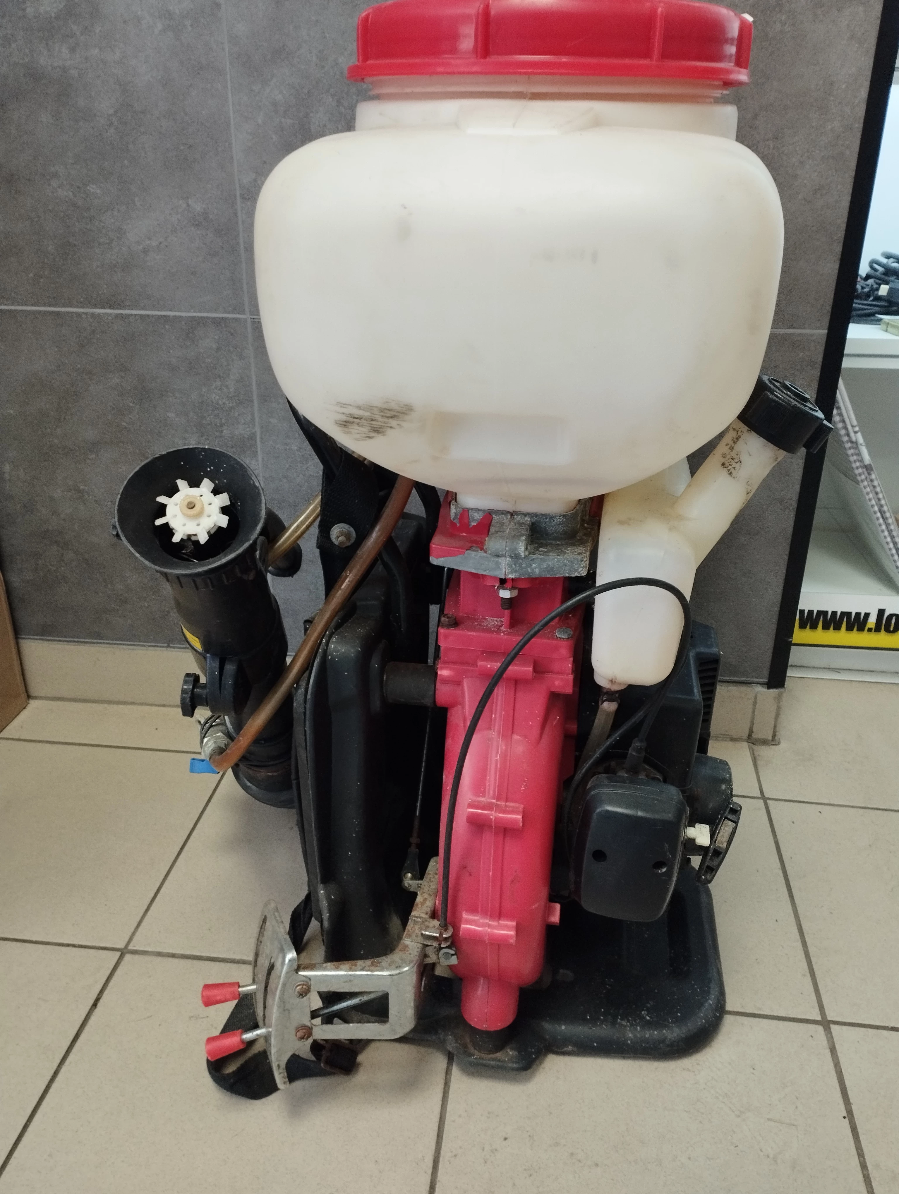 opryskiwacz-spalinowy-gardetech-11820-20l-stan-uzywany