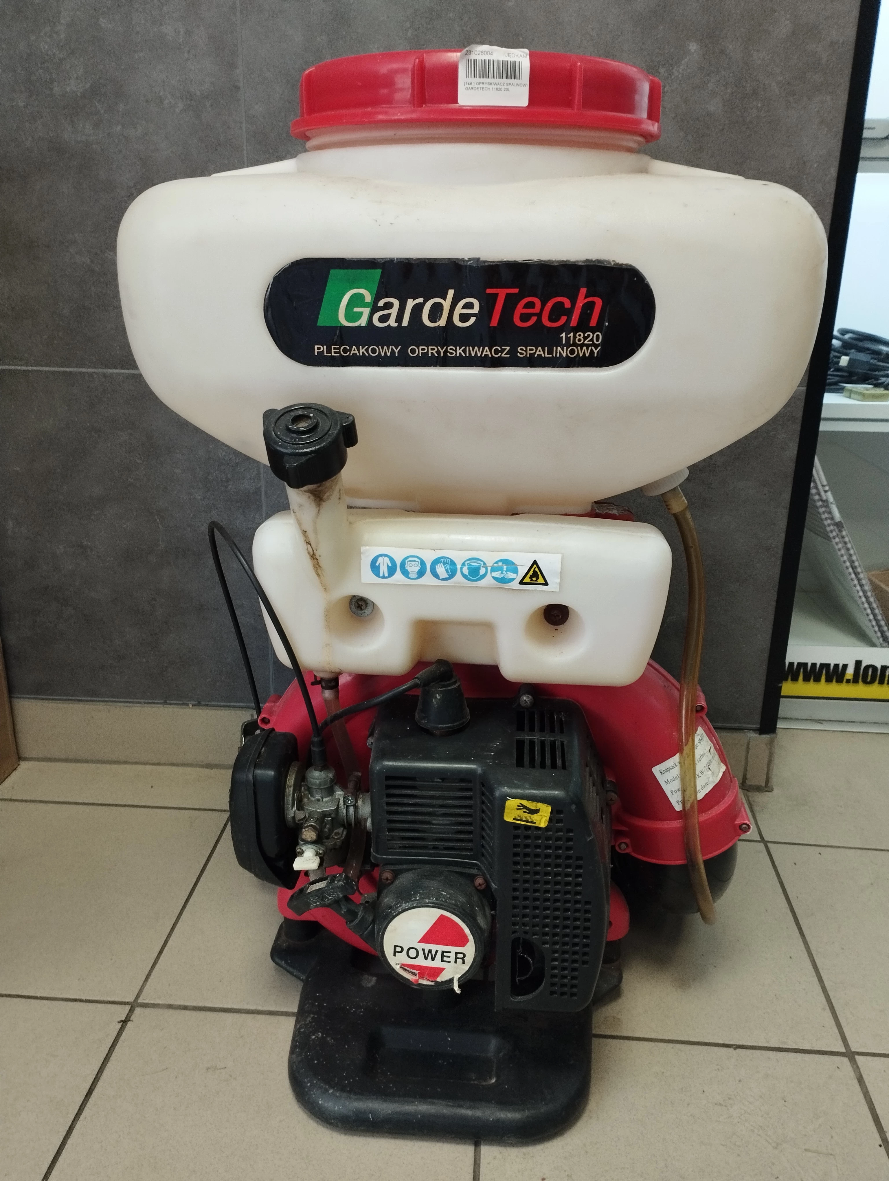 opryskiwacz-spalinowy-gardetech-11820-20l-zasilanie-spalinowe