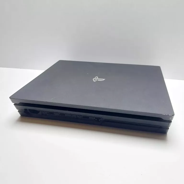 KONSOLA PS4 PRO 1 TB - BEZ PADA