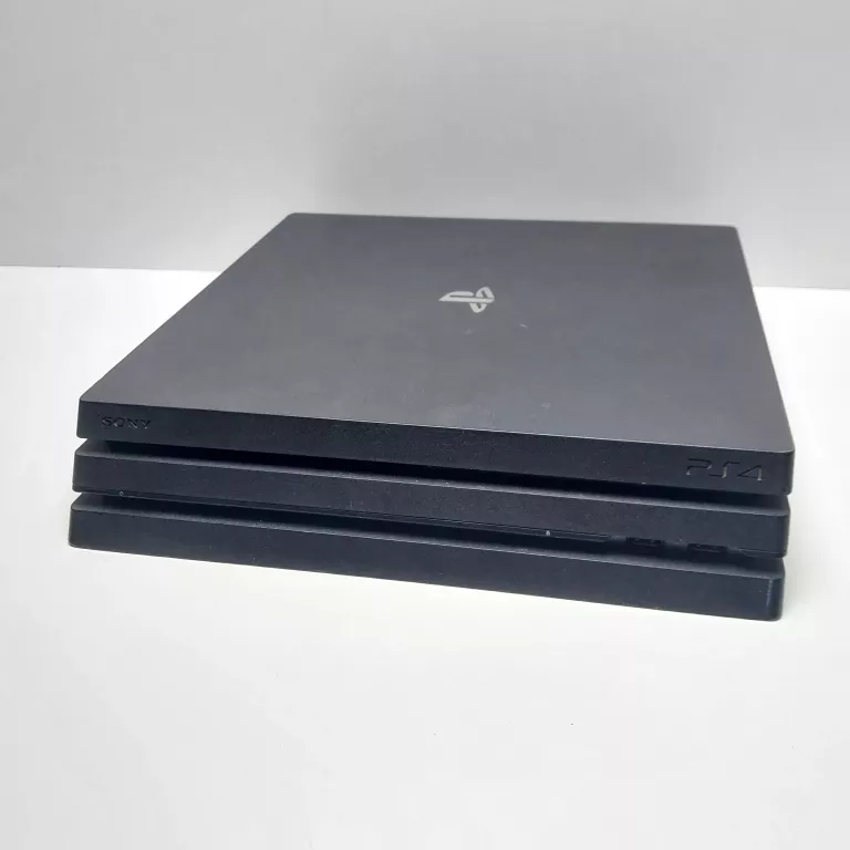 KONSOLA PS4 PRO 1 TB - BEZ PADA