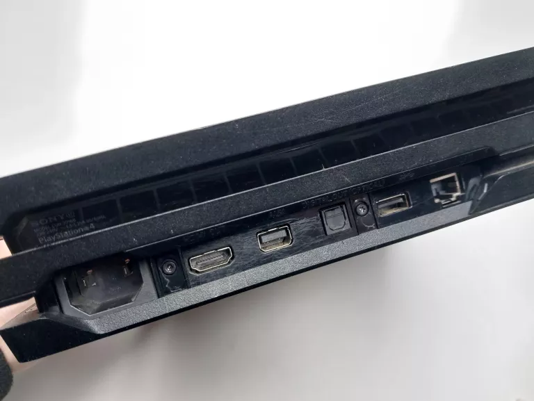 KONSOLA PS4 PRO 1 TB - BEZ PADA