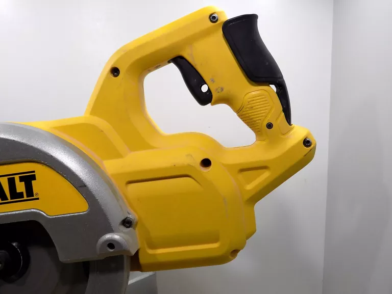 PILARKA UKOSOWA UKOŚNICA DEWALT DWS771 1600W 216MM