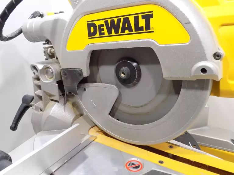 PILARKA UKOSOWA UKOŚNICA DEWALT DWS771 1600W 216MM