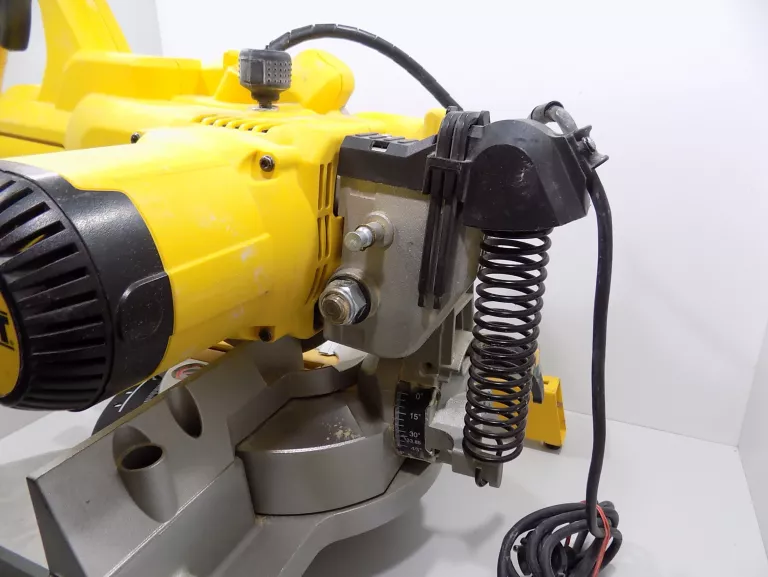 PILARKA UKOSOWA UKOŚNICA DEWALT DWS771 1600W 216MM