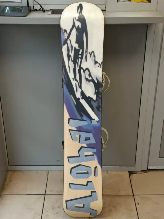 DESKA SNOWBOARDOWA 133 CM