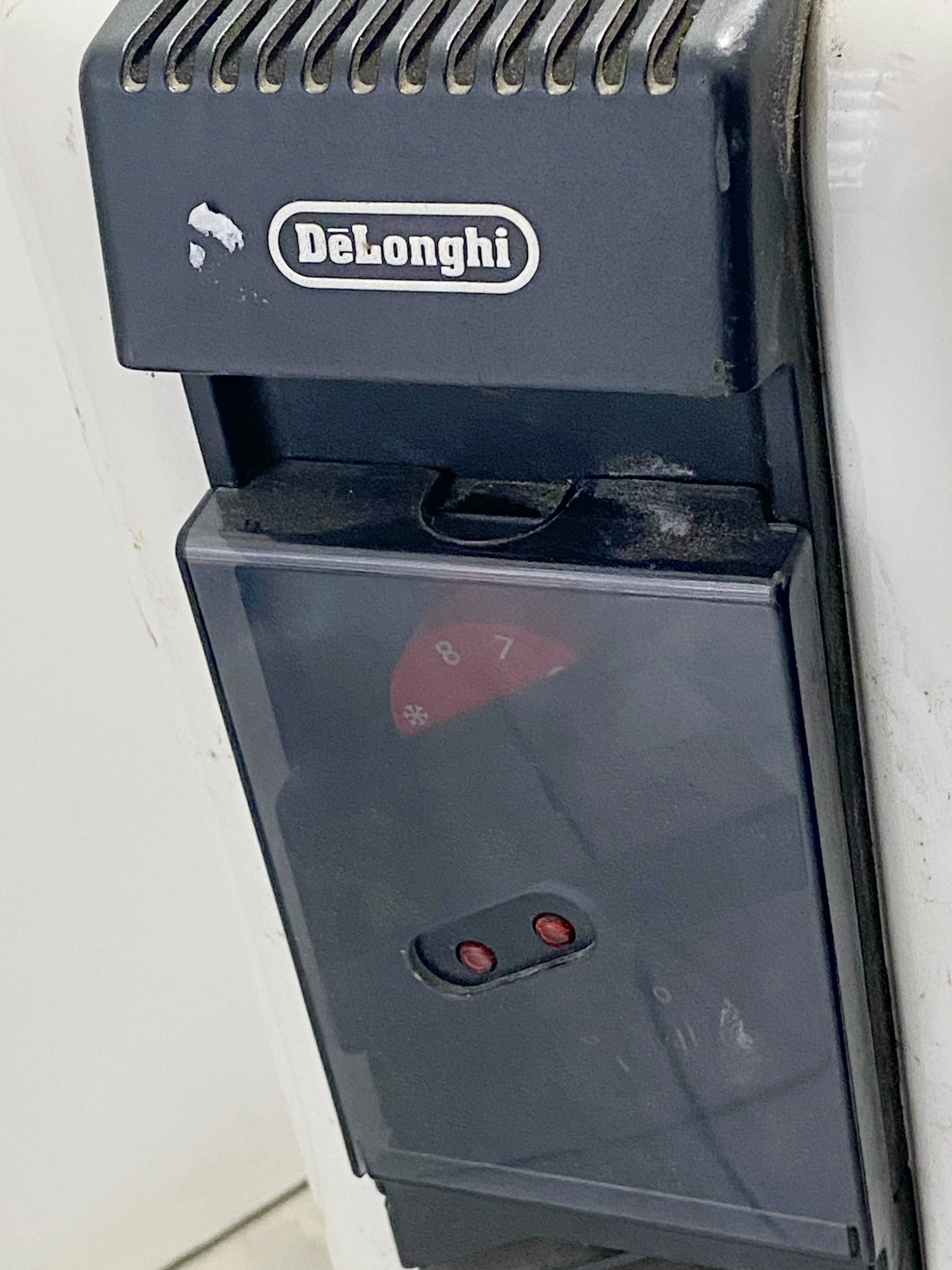 grzejnik-elektryczny-delonghi-kolor-dominujacy-129357-2