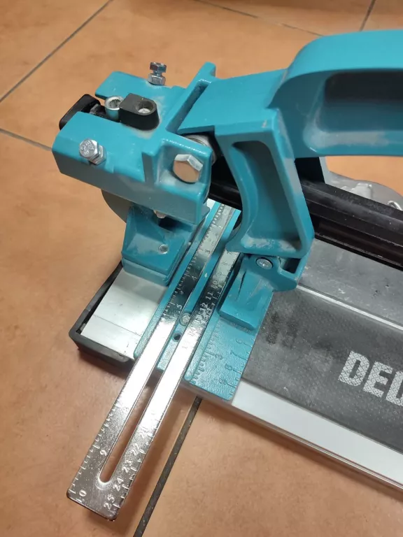 PRZECINARKA RĘCZNA DO PŁYTEK DEDRA DED1154 1200 MM