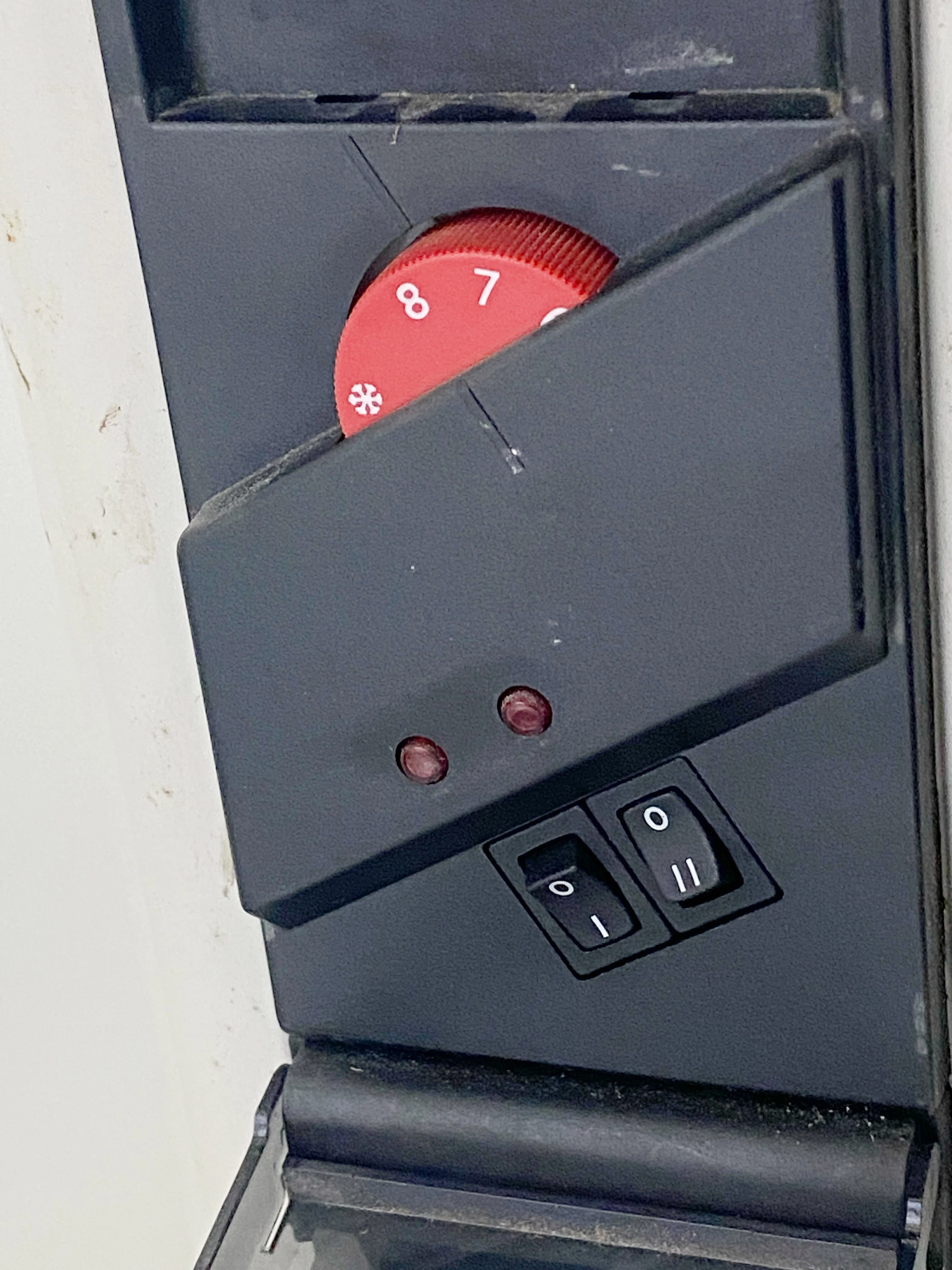 grzejnik-elektryczny-delonghi-moc-maksymalna-2000