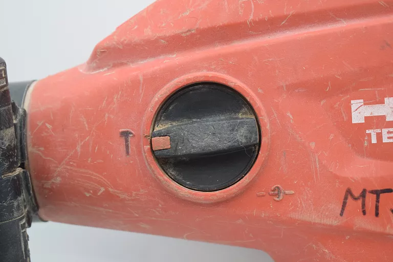 MŁOT WYBURZENIOWY HILTI TE 700-AVR