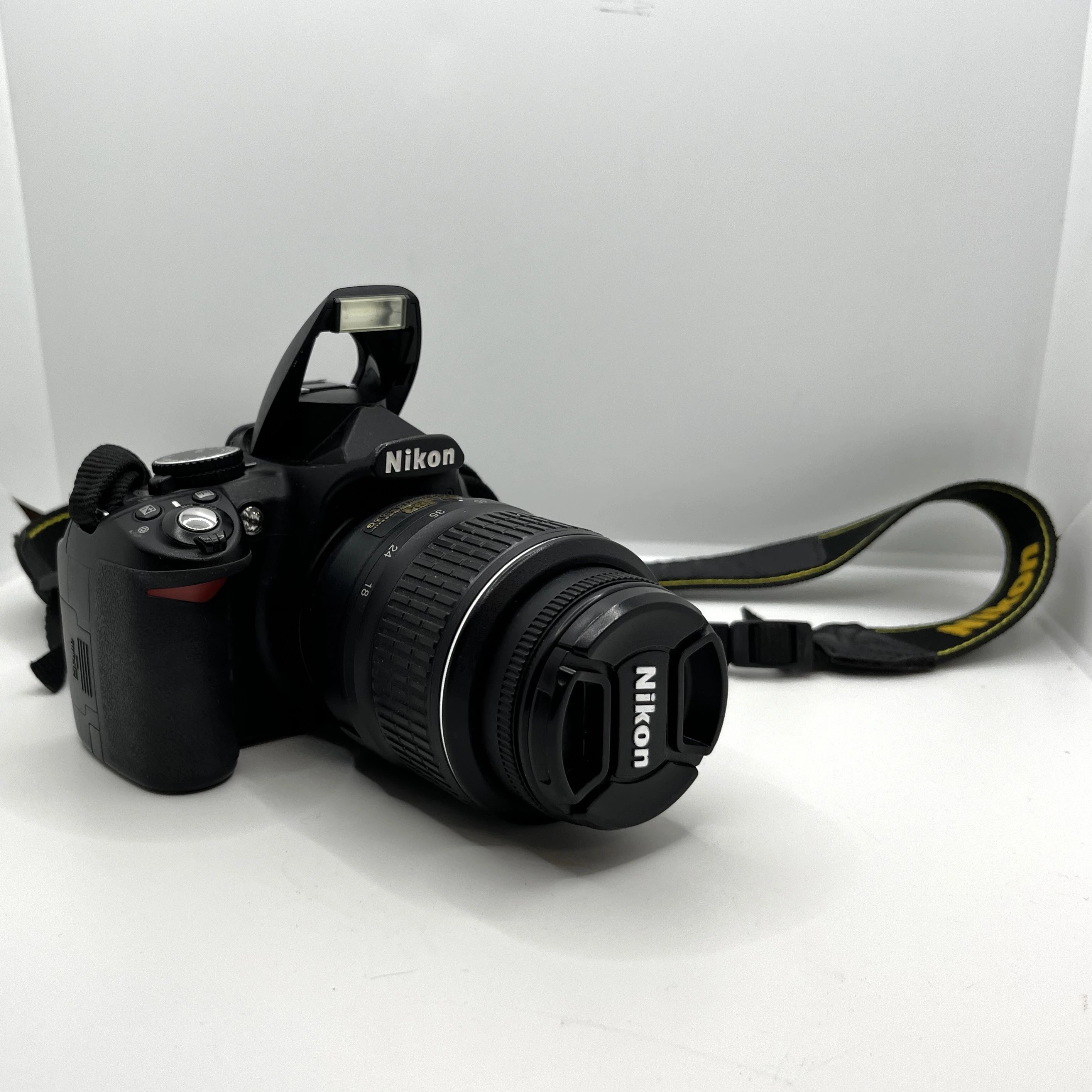 aparat-nikon-d3100-obiektyw-nikkor-dx-18-55mm-model-d3100