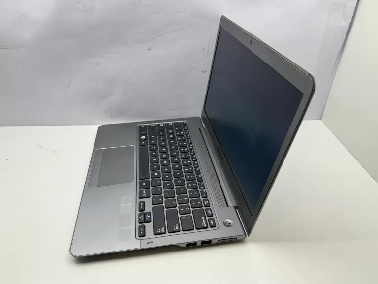 LAPTOP SAMSUNG NP530U3B I7 | 8GB | WIN 10 |