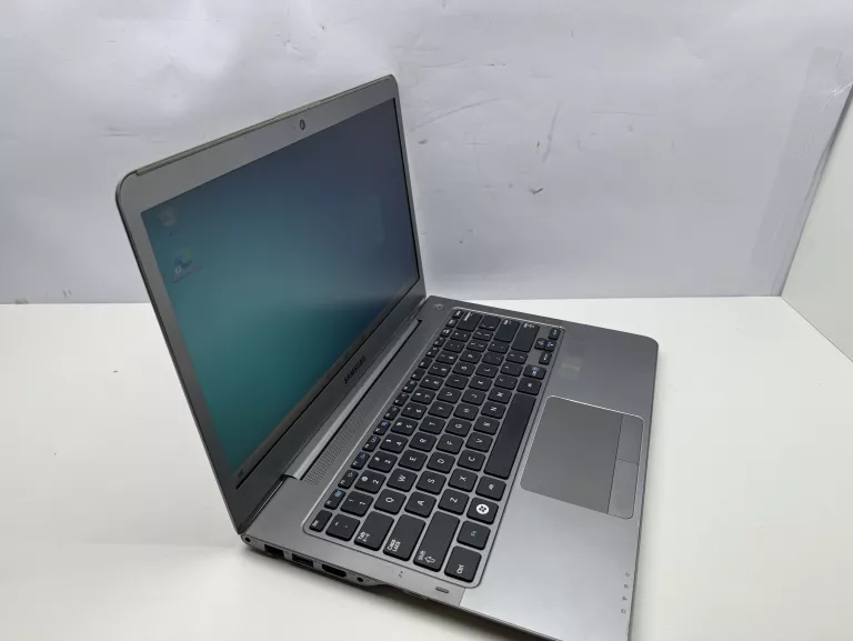 LAPTOP SAMSUNG NP530U3B I7 | 8GB | WIN 10 |
