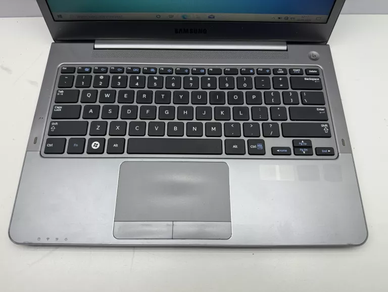 LAPTOP SAMSUNG NP530U3B I7 | 8GB | WIN 10 |