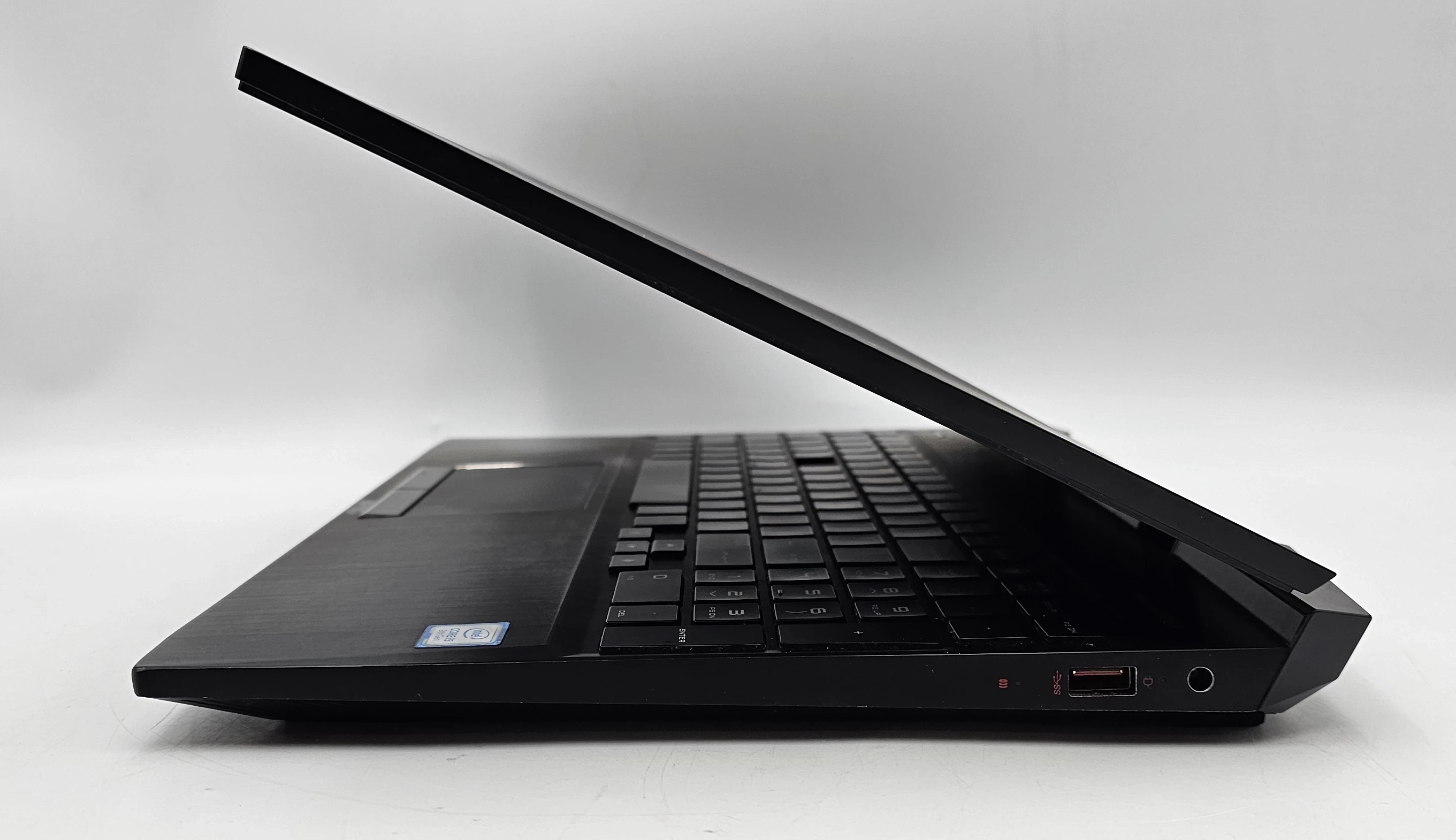 hp-omen-15-i5-9300h-8gb-256gbssd-1-tb-hdd-gtx1650-4gb-win11h-zasilacz-liczba-rdzeni-procesora-4