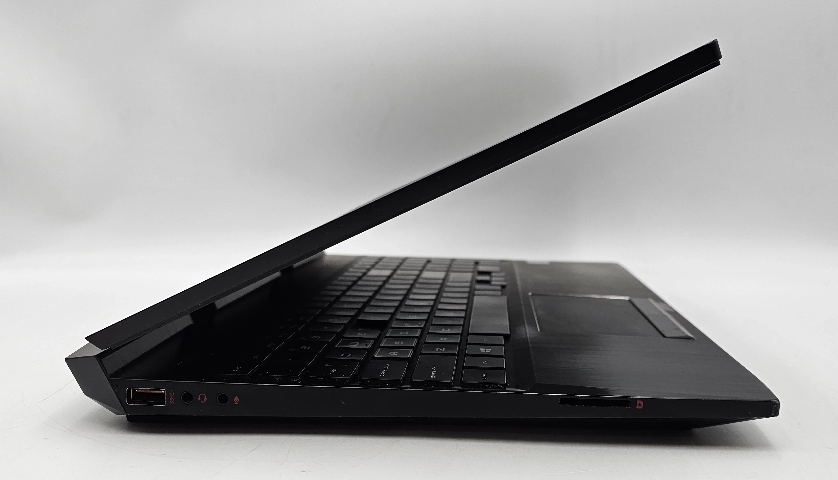 hp-omen-15-i5-9300h-8gb-256gbssd-1-tb-hdd-gtx1650-4gb-win11h-zasilacz-rozdzielczosc-px-1920-x-1080