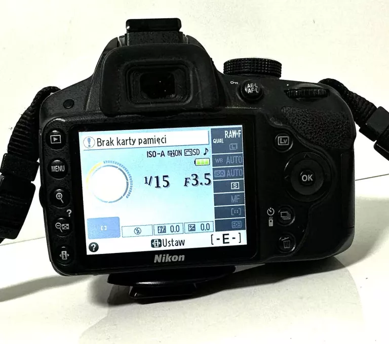 NIKON D3200