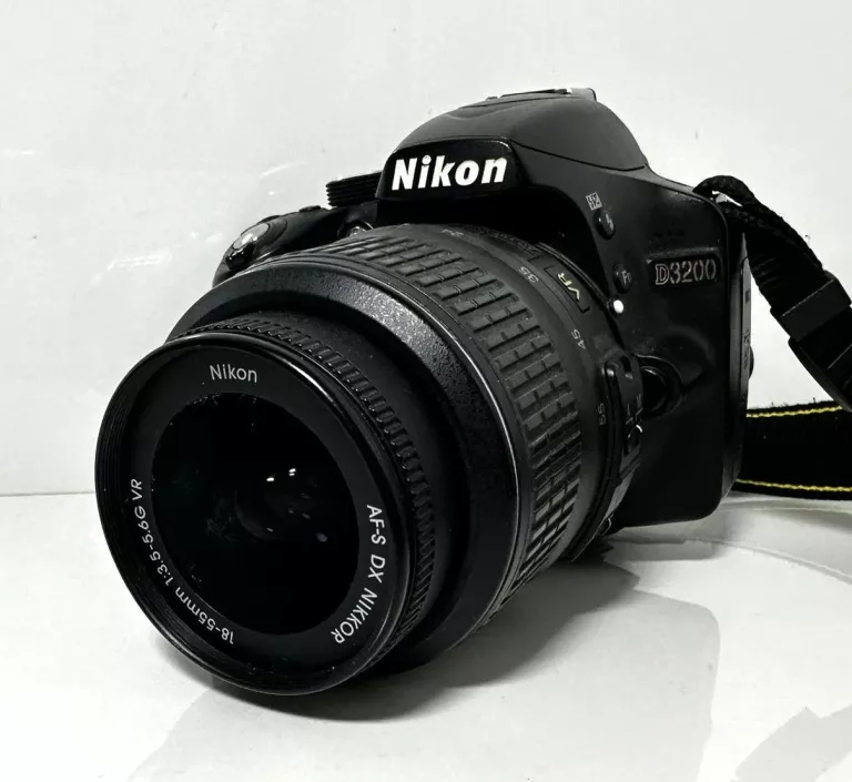 NIKON D3200