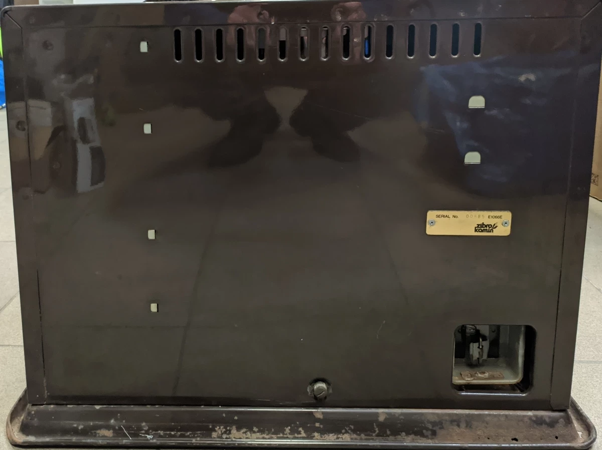 japonski-piecyk-na-nafte-zibro-kamin-rca-66e-material-wykonania-stalowy