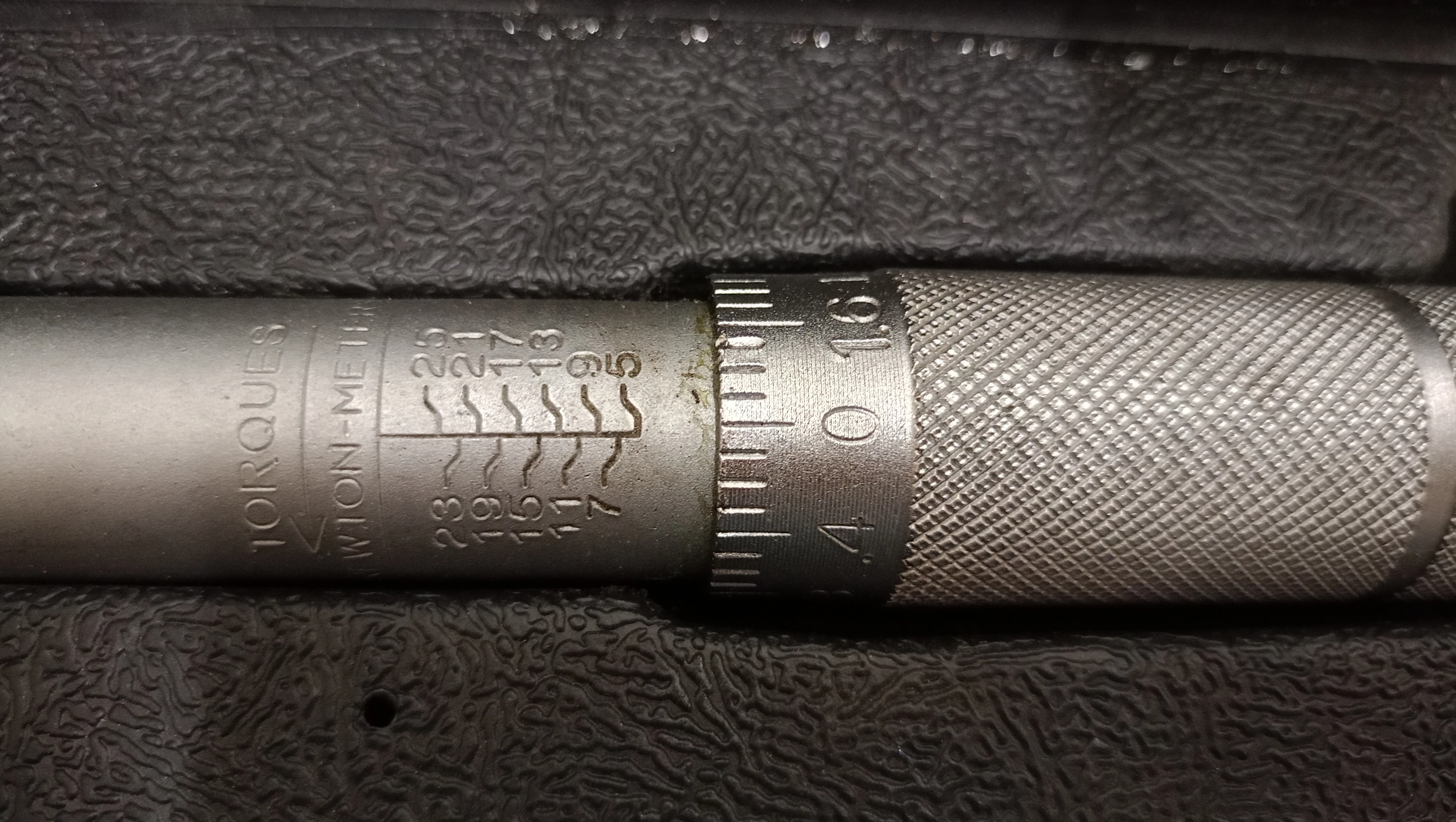 klucz-dynamometryczny-macallister-walizka-marka-macallister