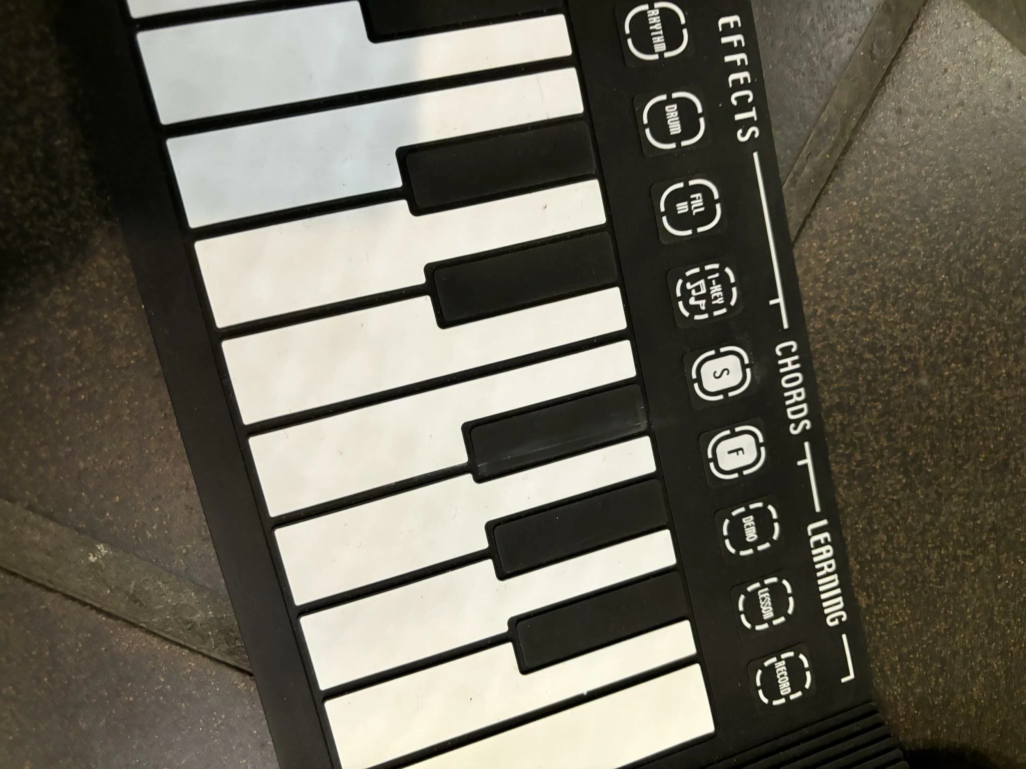 skladane-pianino-cyfrowe-marka-bez-marki