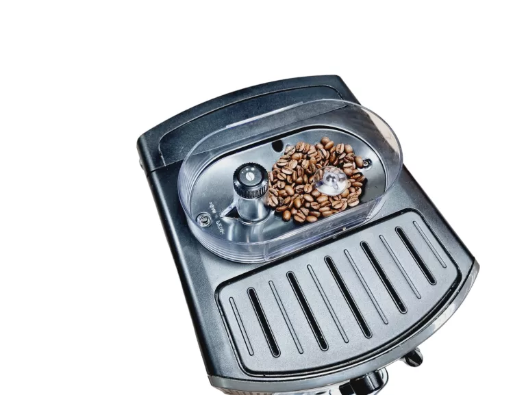 EKSPRES DO KAWY Z MŁYNKIEM KRUPS EA8100 W PUD